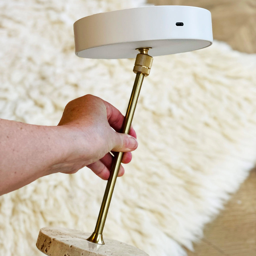 Lampe de table rechargeable - Laiton et travertin